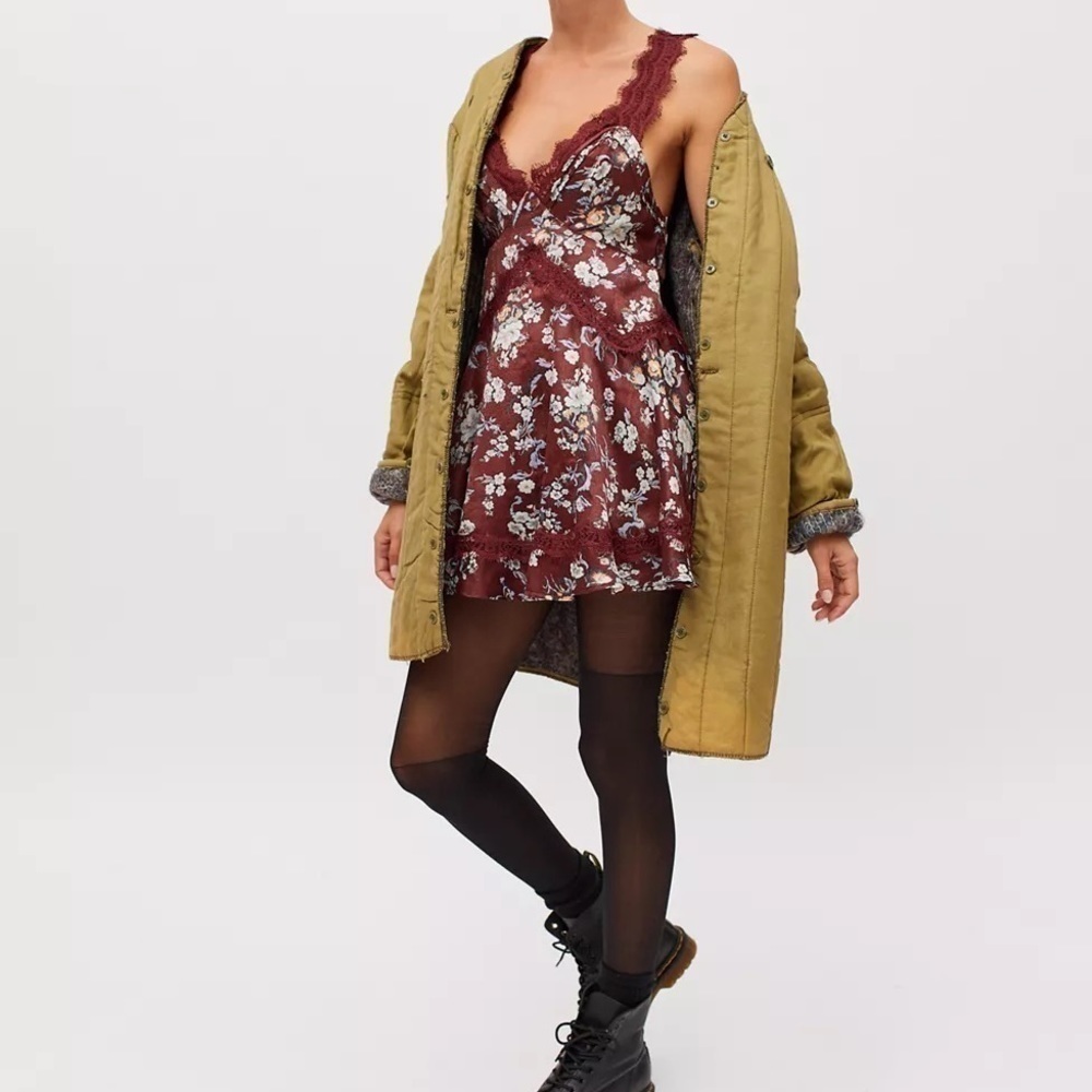 Urban Outfitters Satin Maroon Floral Tiffany Lace Mini Tulle Lined Mini Dress XS - Picture 17 of 17